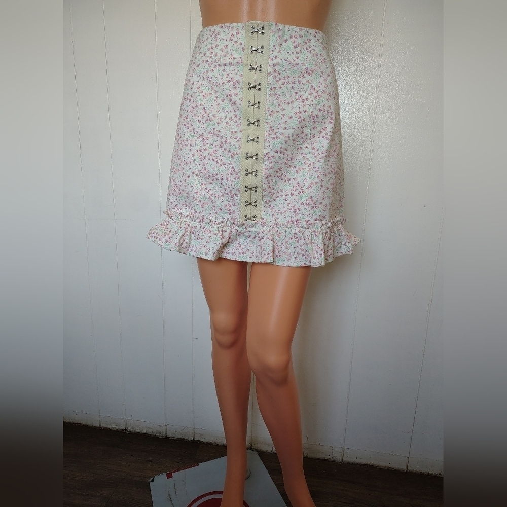 Urban Outfitters Pink Floral Mini Skirt Size S - P